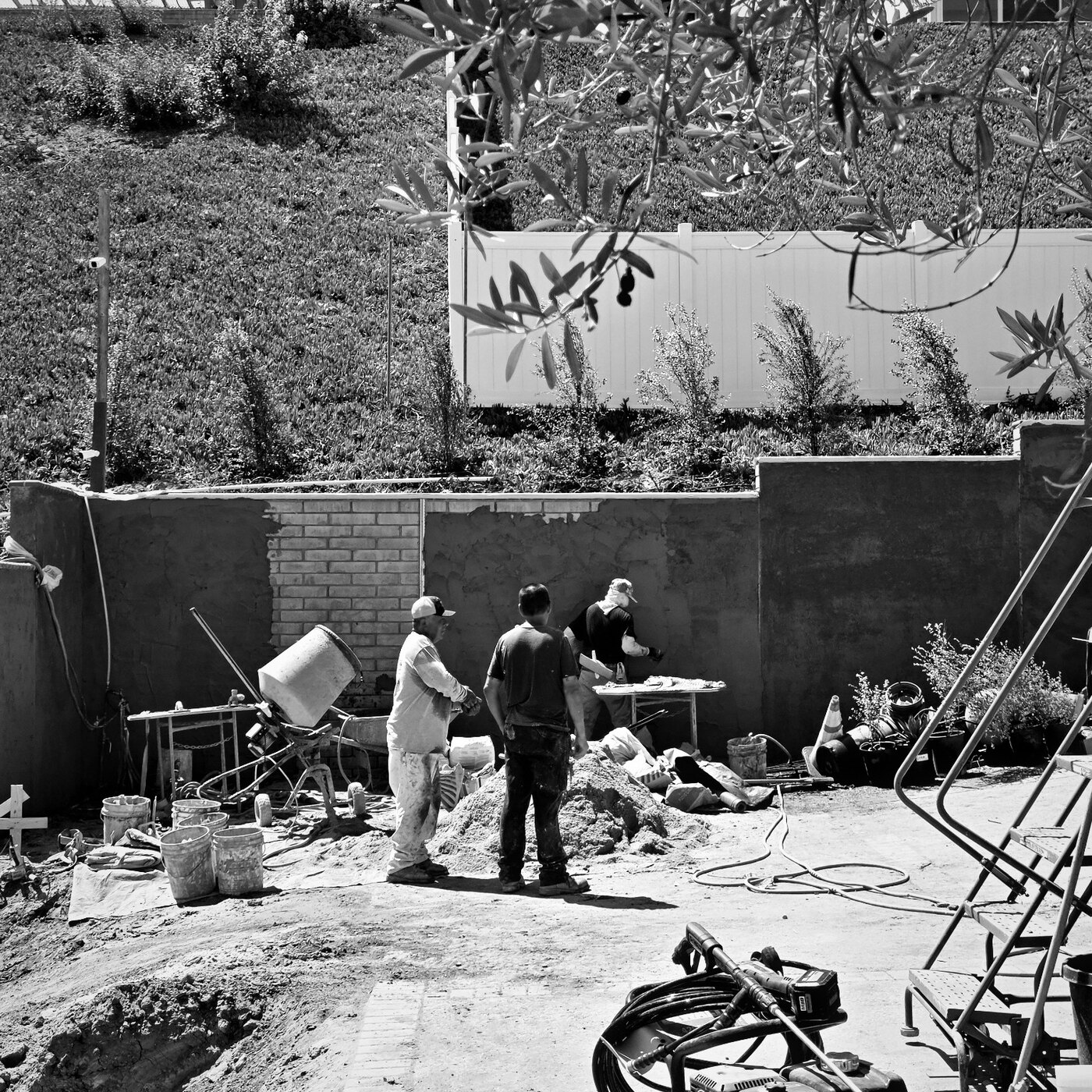 Crew applying a finish coat to the retaining wall at 4501 Via Corona